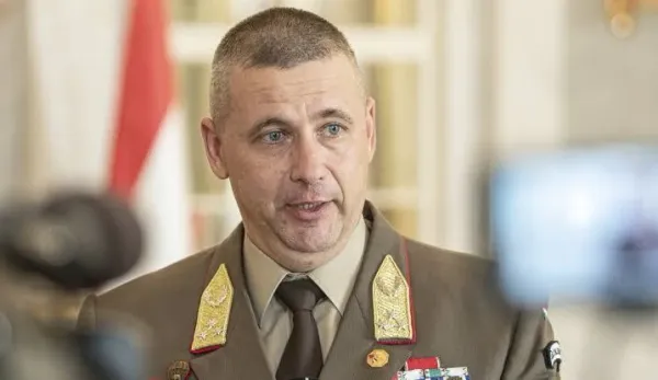 „Ha baj van, berántunk mindenkit azonnal” – Ruszin-Szendi Romulusz a sorkatonaságról