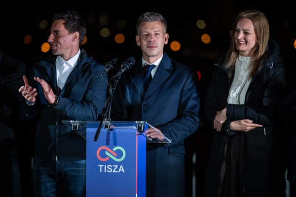 A diktatúra bekopogtat Magyarországra.