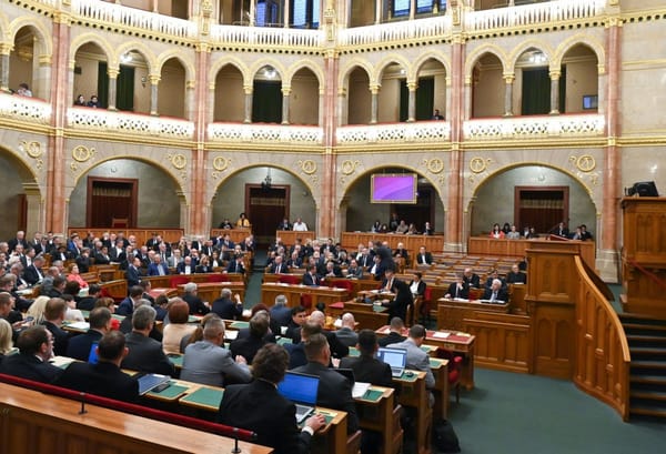 Tisza-kormány "mindenki felett: alig egy hét, és már magyarázkodnak