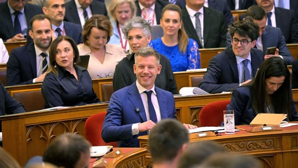 A Fidesz frakcióvezetője világossá tette: soha nem védte a 2006-os rendőrterror egyetlen vezetőjét sem – ellentétben azzal, amit a miniszterelnök sugall.
