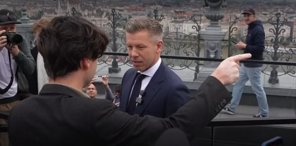 Havasi vs Magyar Péter Havasi Bertalan Magyar Péternek: „A gatyámnál fogva kilógathatsz valamelyik zászlórúdra”
